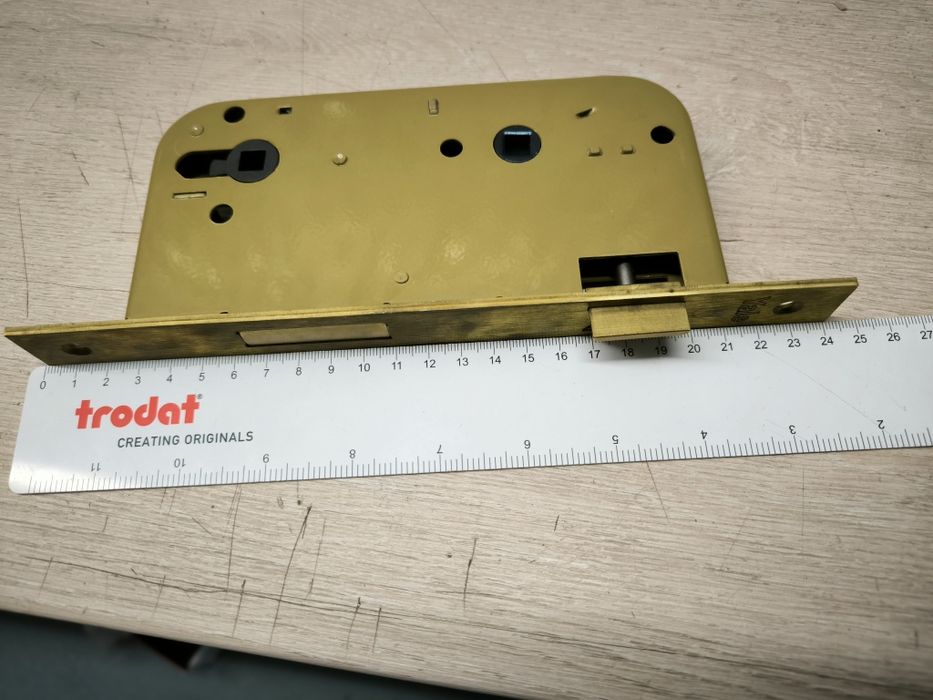 Broasca pentru ușă de baie, marca Yale