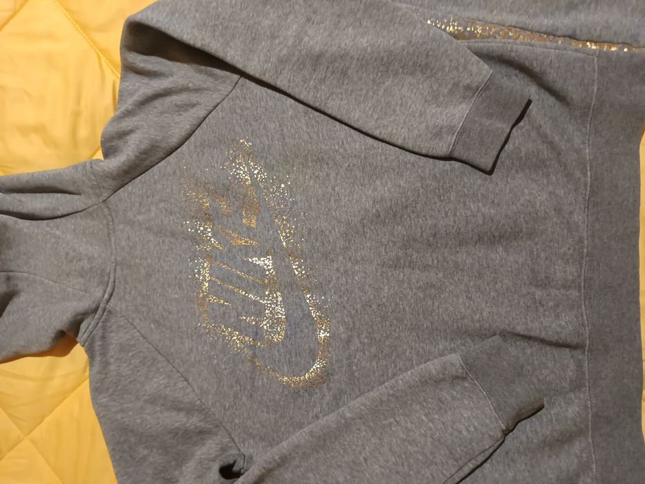 Дамски екип неразличим от нов . Обличан е броени пъти.