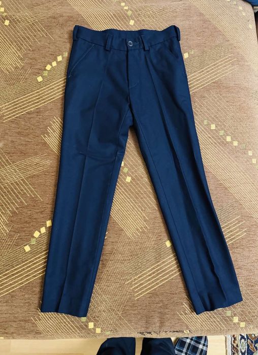 Продавам елек панталон и сако за деца от 7-9 годишни