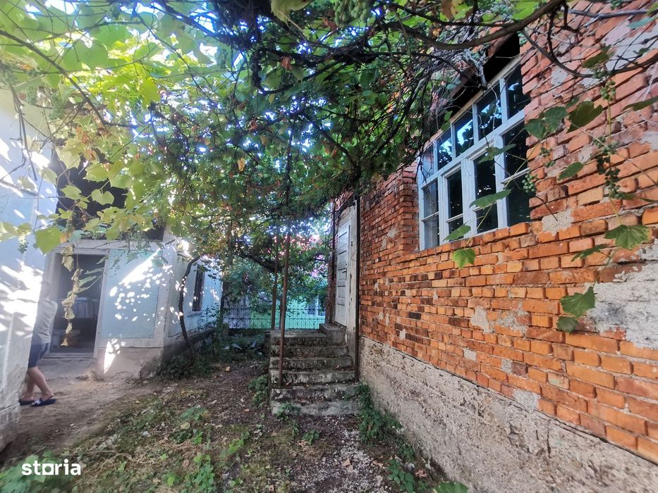 Casă de vânzare, 3 camere, teren 1356mp, zonă frumoasă