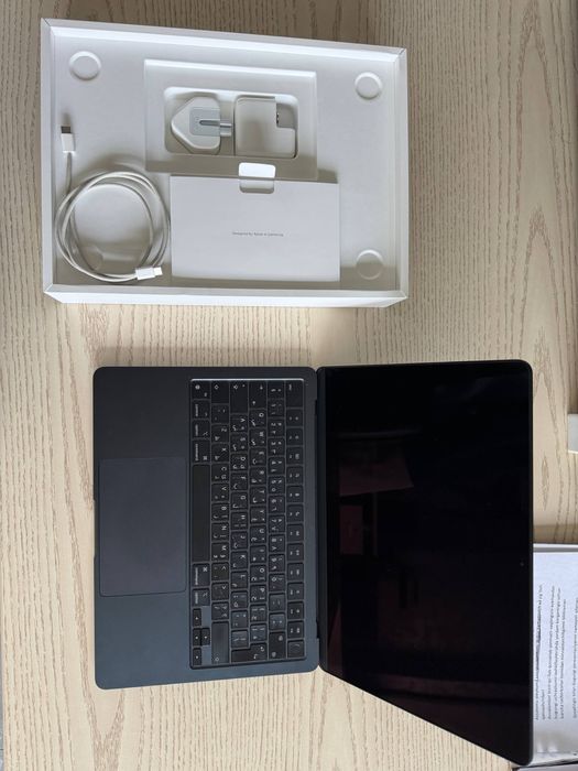 MacBook Air 13  M3 | 256 ГБ | Midnight | Идеальное состояние