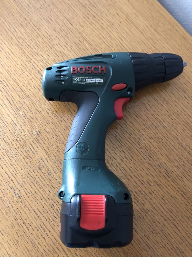 Винтоверт Bosch 9,6V