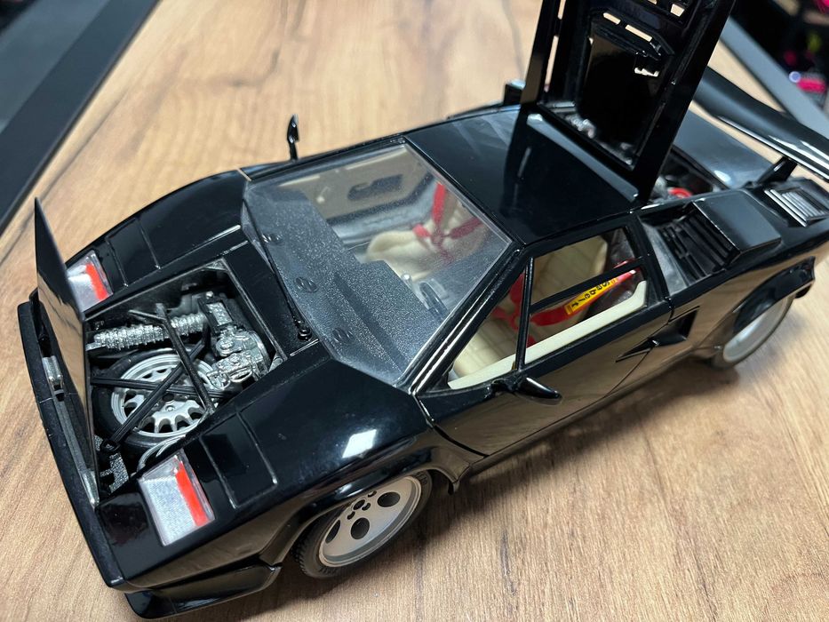 Метална колекционерска колички BBURAGO LAMBORGHINI COUNTACH   1:18