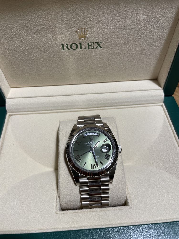 Часовник Rolex Day-Date 40 White Gold Green Dial