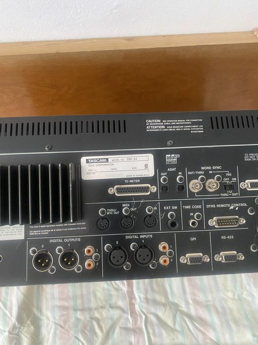 Studio Tascam DM 24 моторизирани феидъри