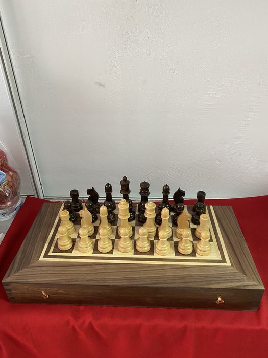 Шах и табла орехов фурнир