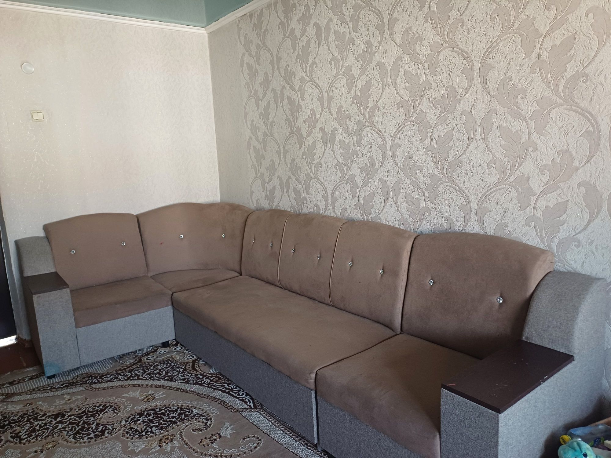 Продаётся раскладной диван б/у в хорошем состоянии