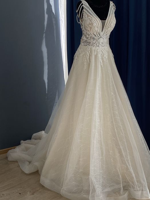 Yangu va kiyilgan kelin koʻylaklar