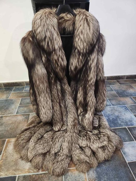 Палто с богат естествен косъм лисица