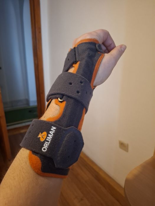 Orteză de încheietura mâinii, ameliorează simptome de Tunel Carpian