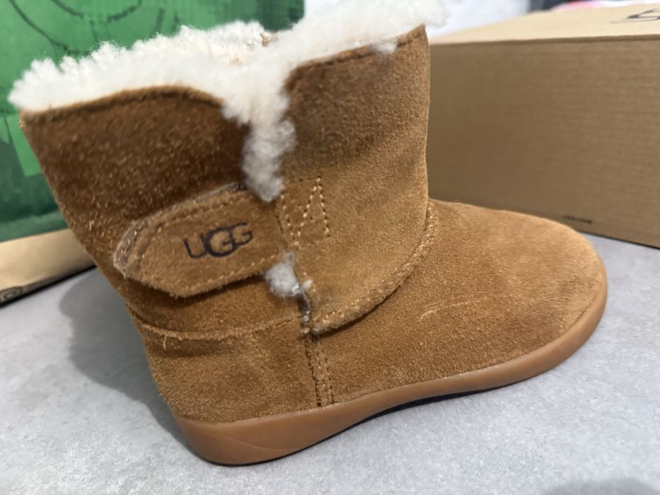 Ghetute ugg copii masura 27.5 / size 9uk