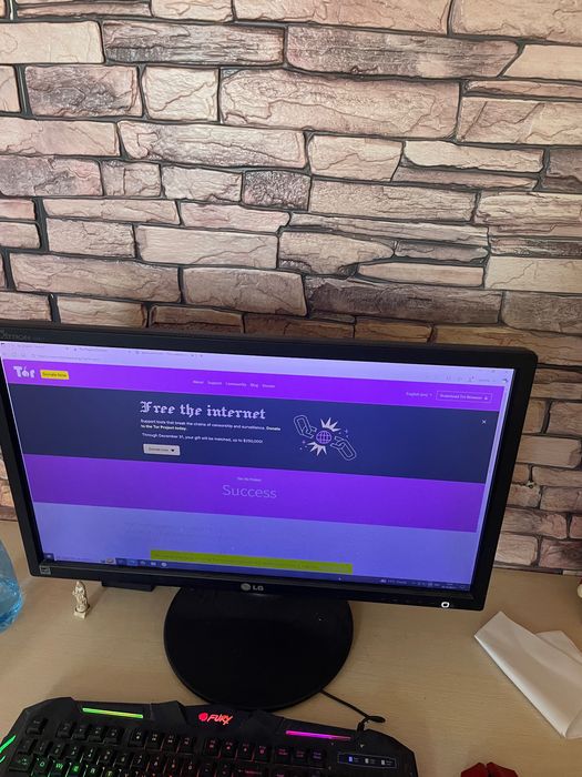 Монитор LG почти неизползван
