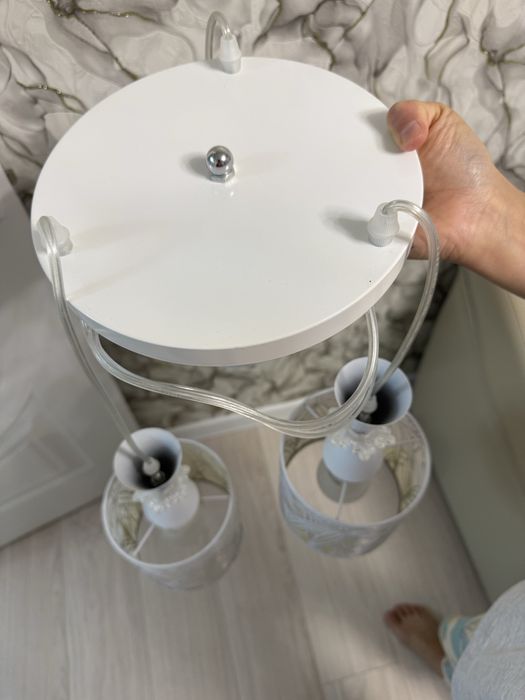 Прдам люстру в хорошем состоянии