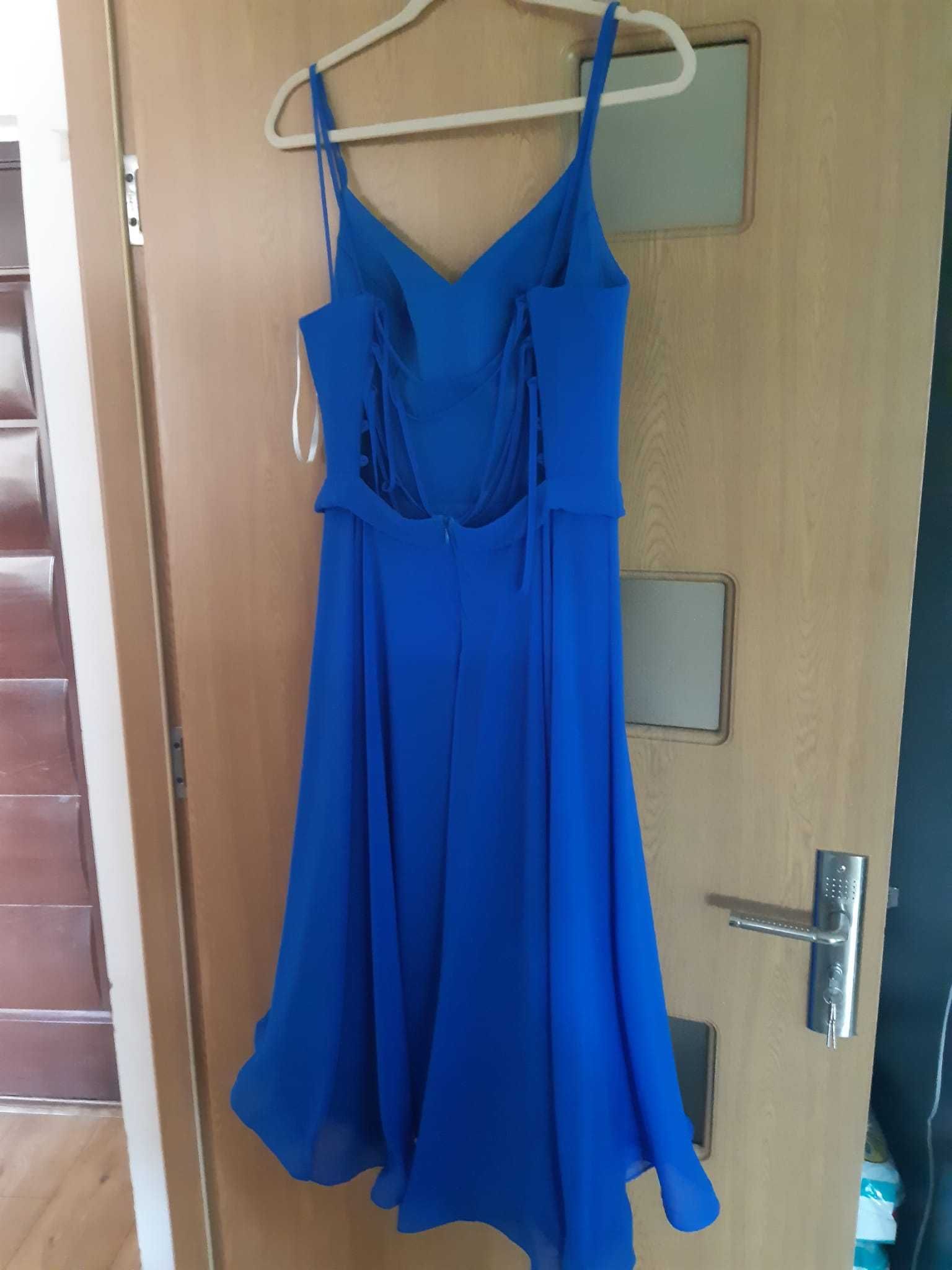Rochie albastra, lungimea medie