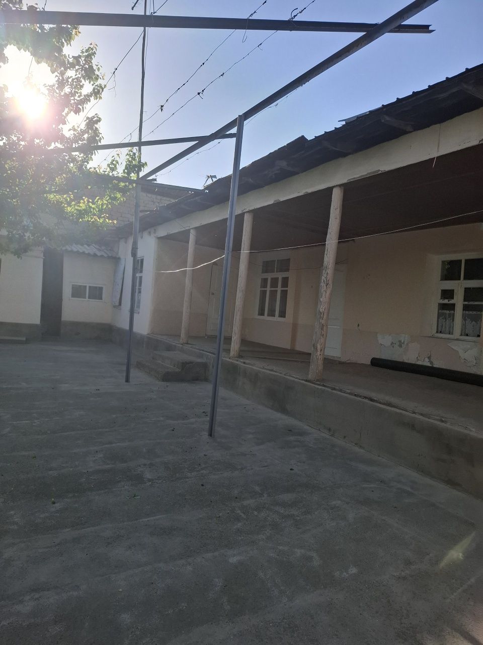 Qibray tumani Chinoboda uy sotiladi
