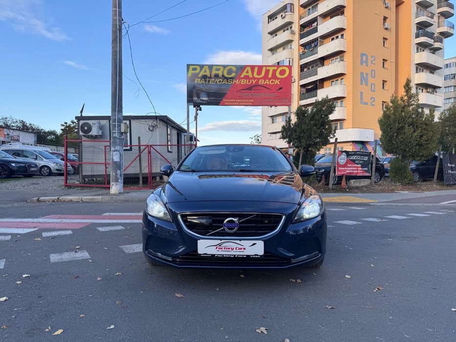 Volvo V40 An 2013 Momentum DISTRONIC Inc.Sc. Clima. Camera BLIS Piele NAVI
