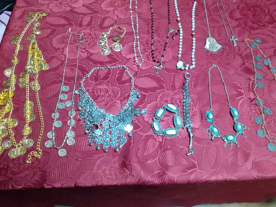 Стари  бижута и  броници с перли