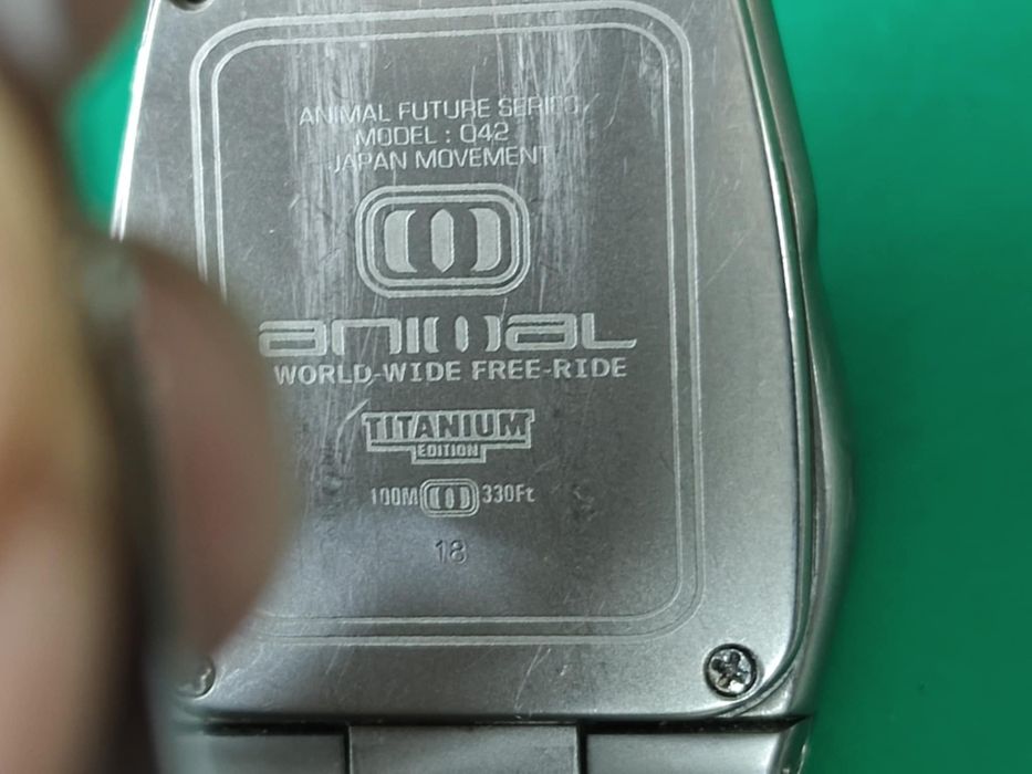 Кварцов часовник Animal 042 Titanium