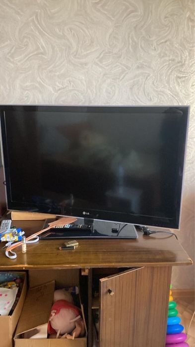 Продам Срочно телевизор в хорошем состояние LG