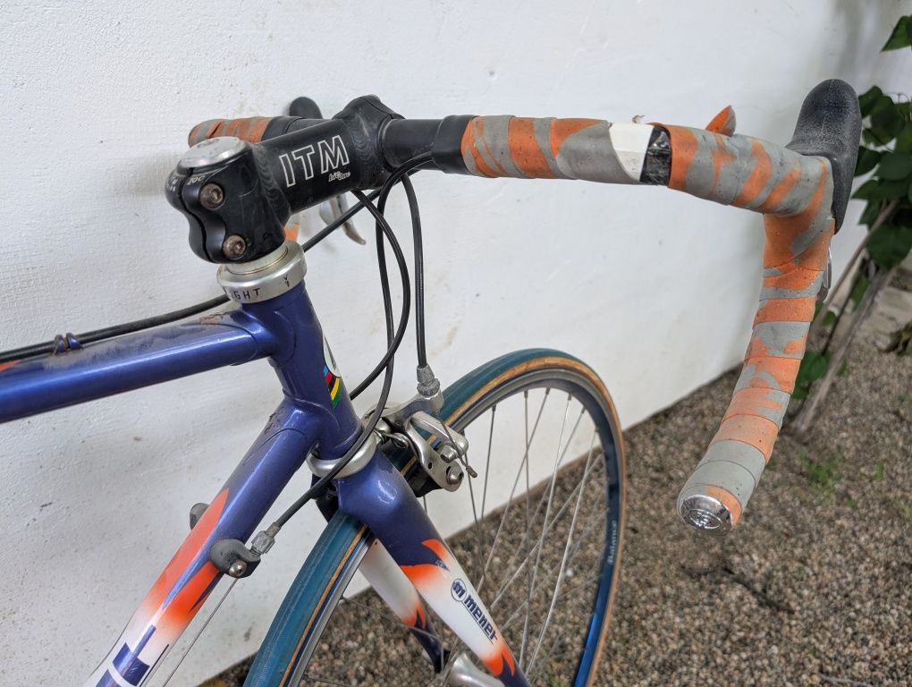 Bicicleta cursiera Mener