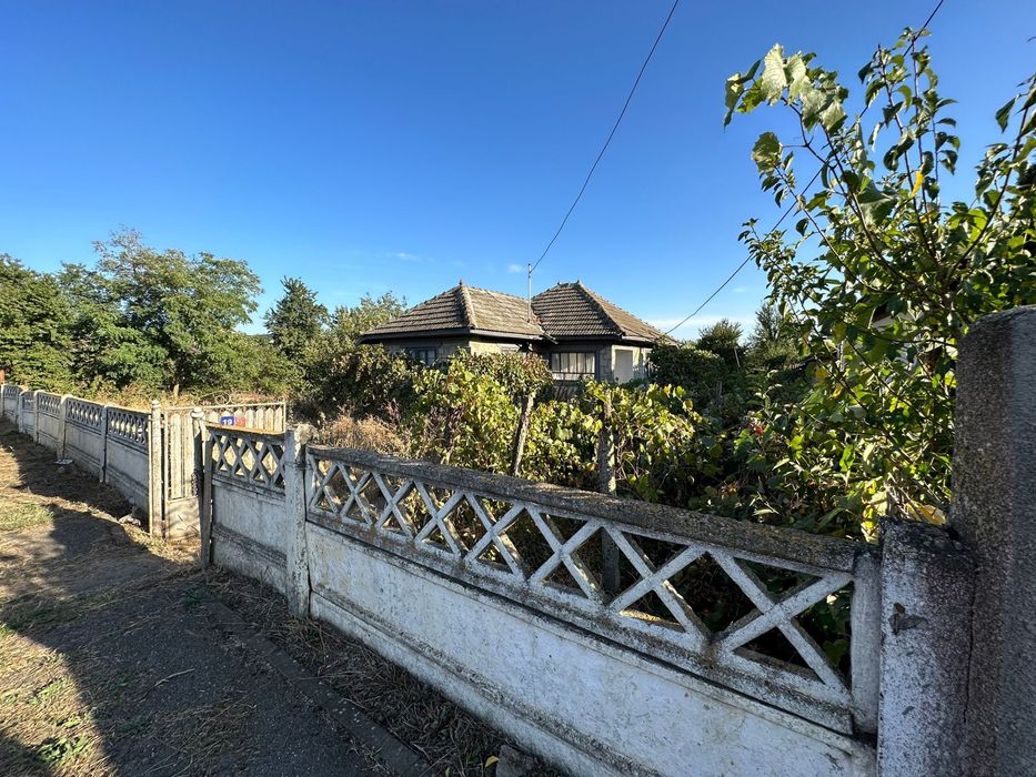 Teren intravilan + casa de locuit Fulga