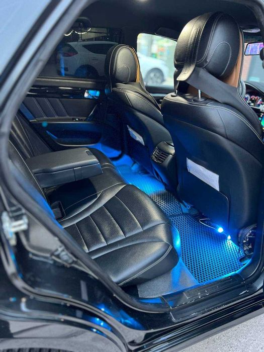 Энтузиасты автомобильного тюнинга.