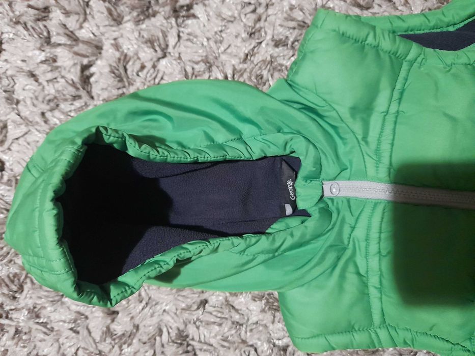 Vesta baieti George ,marimea 3-4