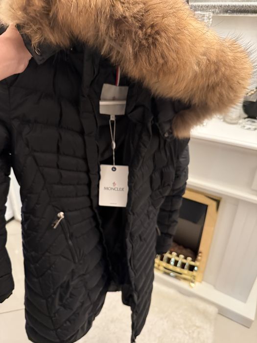 Geaca noua neagra cu gluga detasabila , marimea s , noua cu eticheta