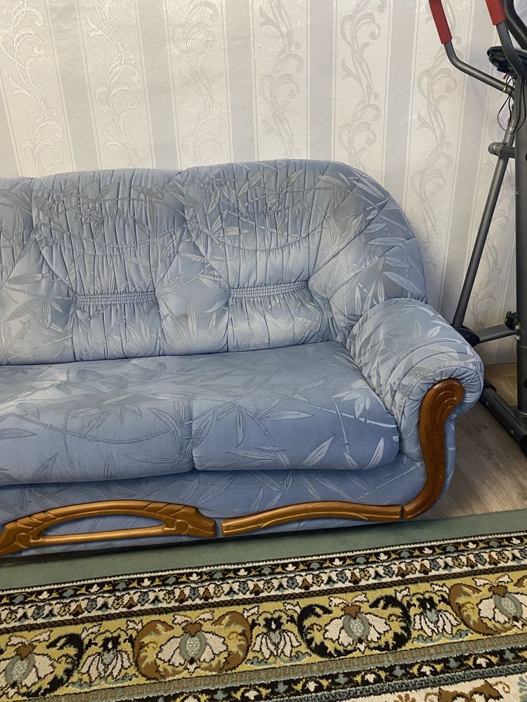 Продам красиаый диван и кресло от
