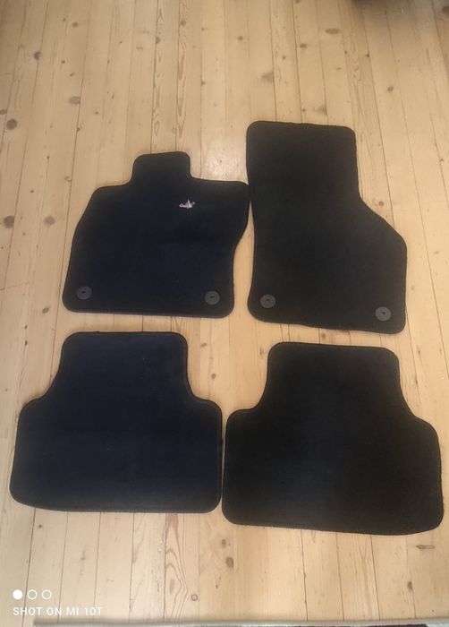 Стелки -текстил ,оригинални  за Шкода Октавия  3