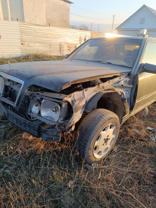 Мерседес w124 e220 Авторазбор