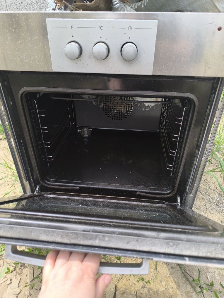 Продам  нерабочую духовку Whirlpool