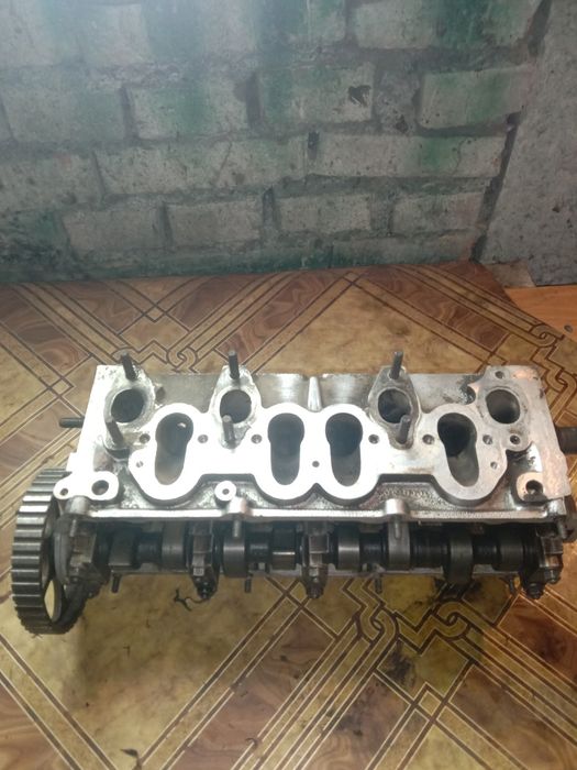 Продам головку 1, 8 инжектор пассатб3 аудиб3 80 гольф3 2венто рабочая