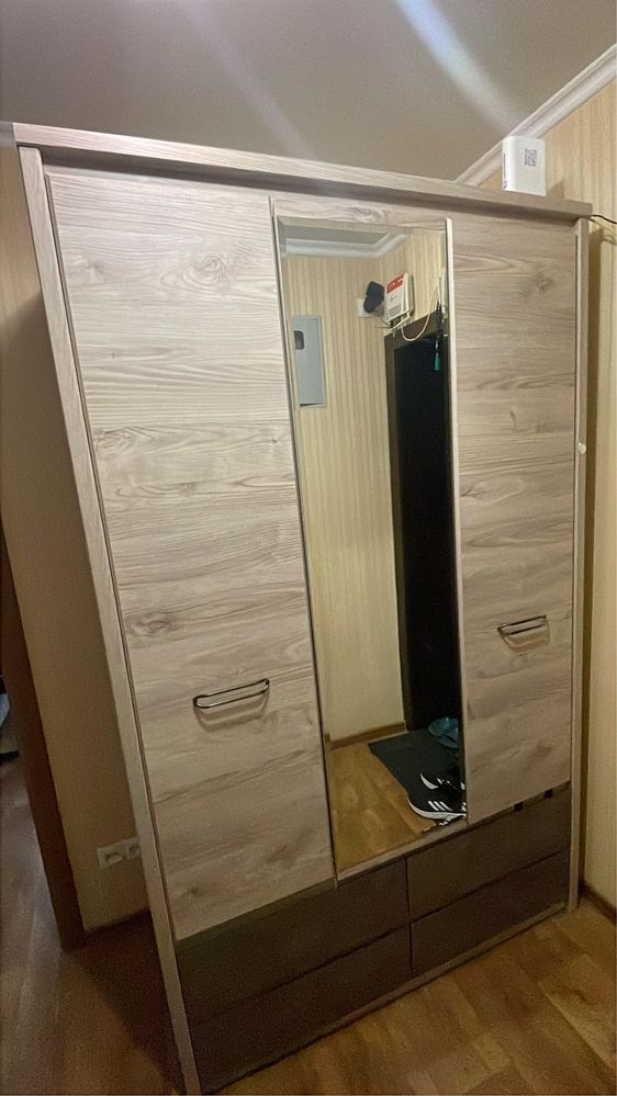 Шкаф для спальни, прихожей