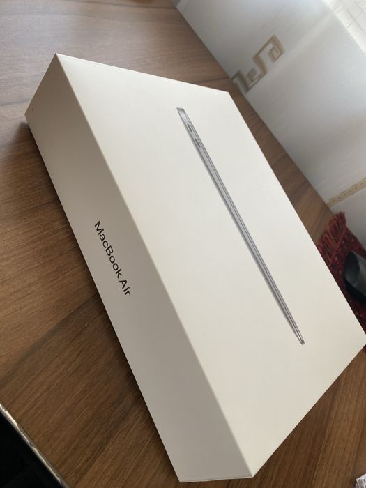 MacBook Air M1 (2020) - 8GB RAM, 256 GB SSD