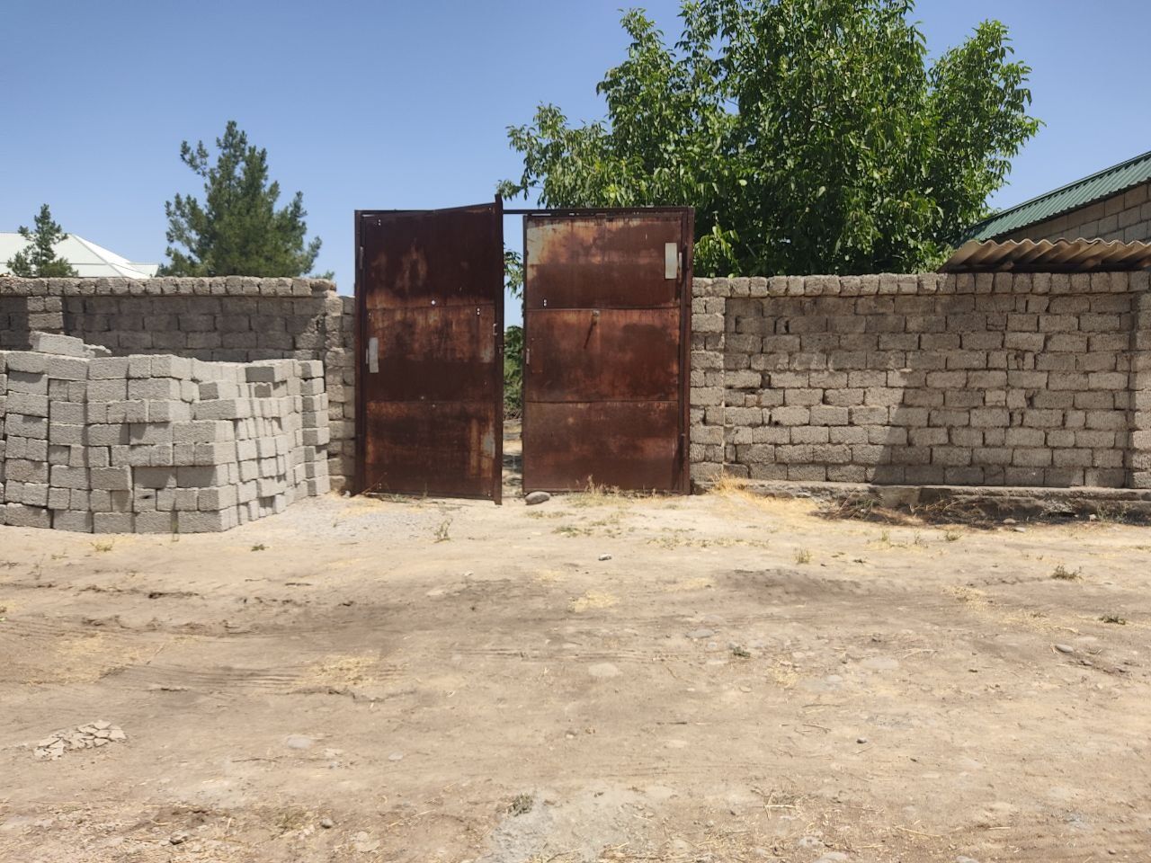 Yer sotiladi! Dacha yoki uy qurib yashash uchun juda qulay
