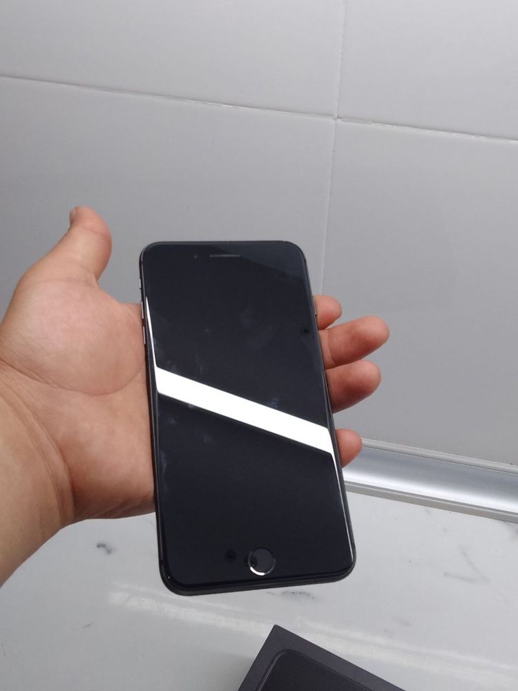 Iphone 8plus с гарантий срочноо!!!