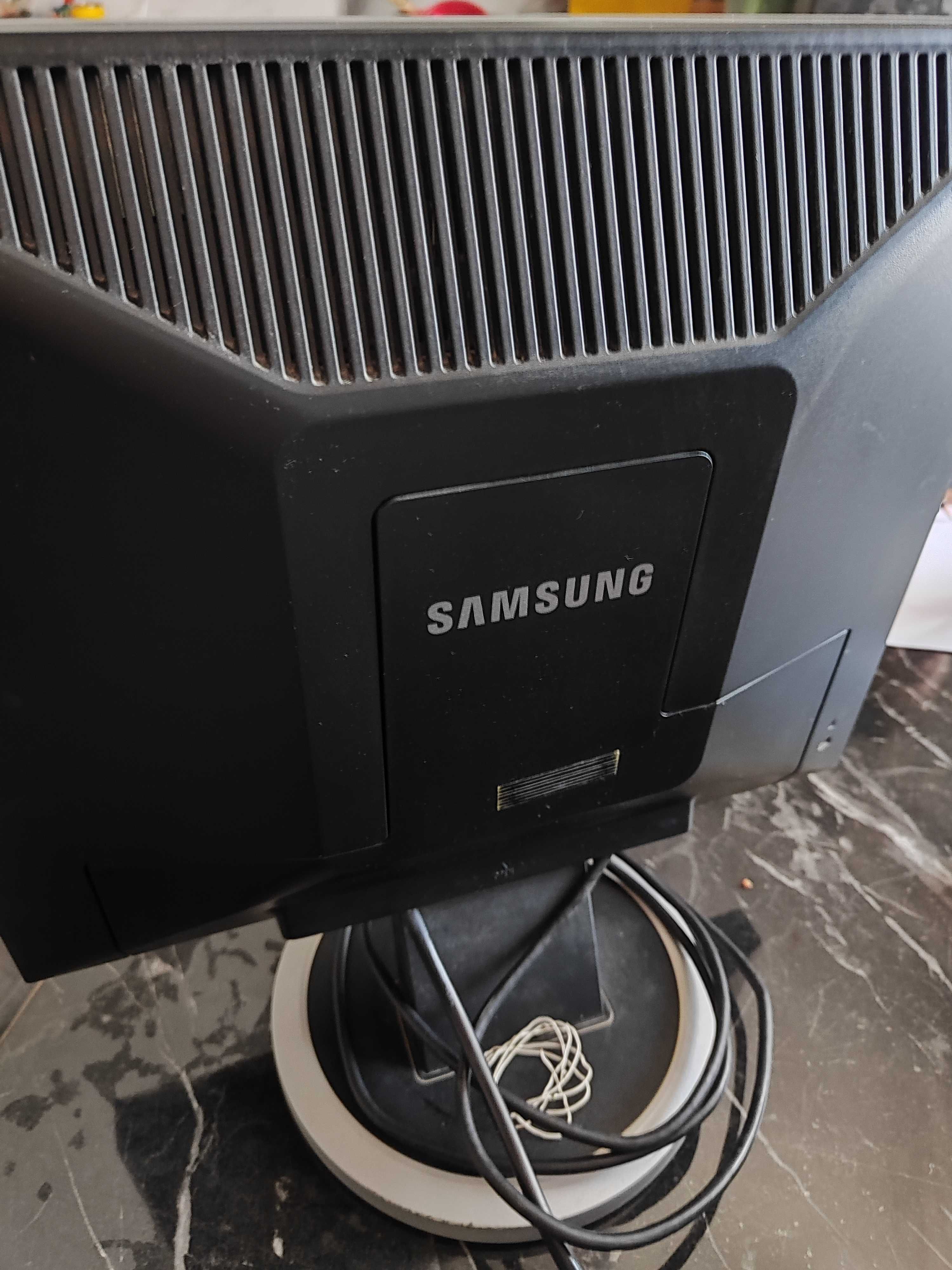 Продам 17" монитор Samsung
