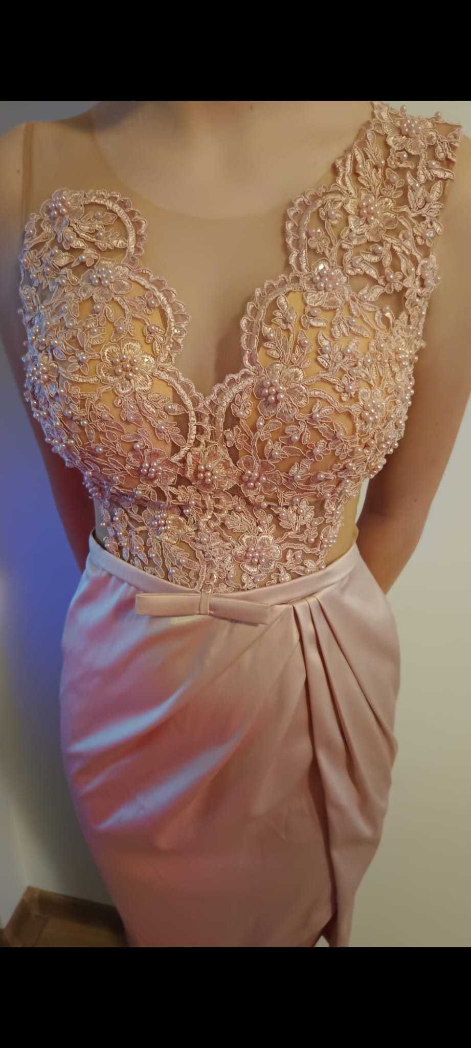 Rochie a fost purtata doar o data prețul a fost 650 lei o dau cu 400