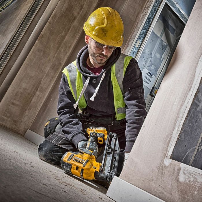 Акумулаторен Такер DeWALT DCN660N 18V XR Brushless