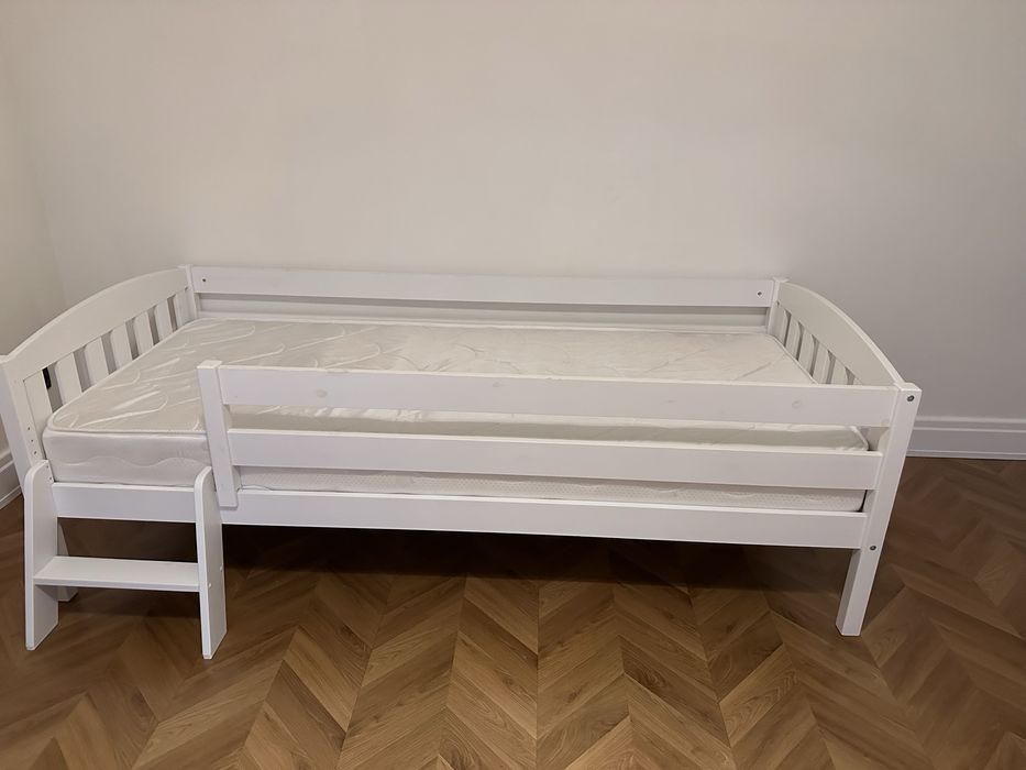 Детский комплект мебели
