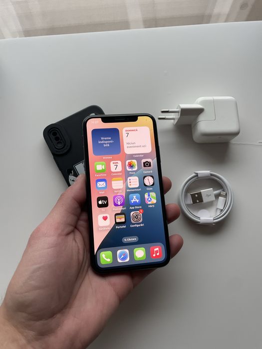 • Iphone XS  •  BATERIE 88% •