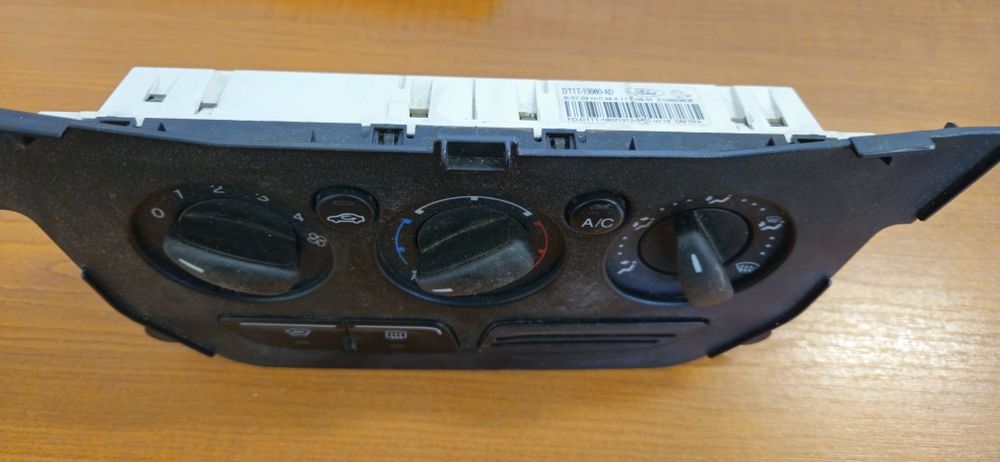 Scut motor metalic si consola AC Ford transit connect