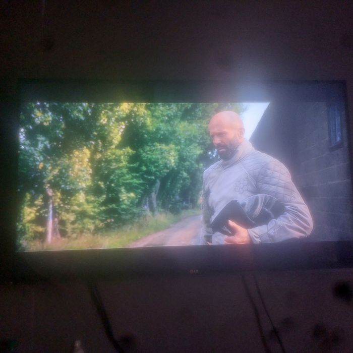 Продам  LG телевизор смарт