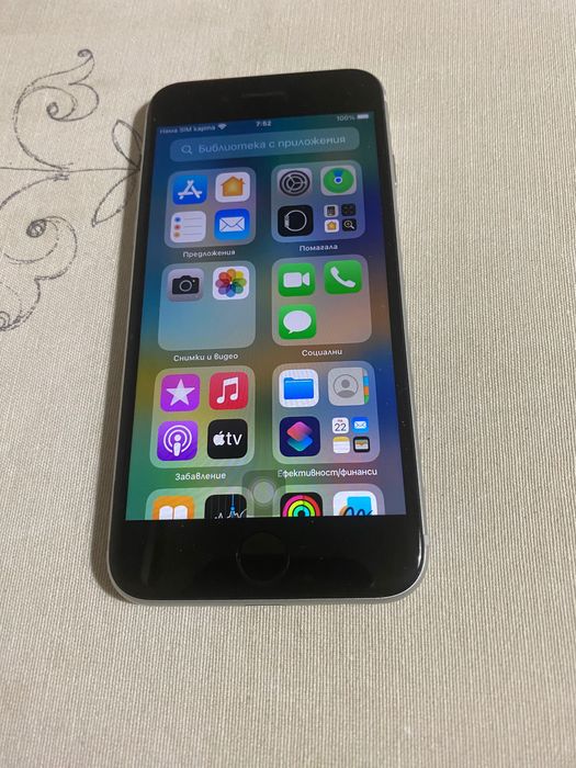 iPhone 8 -64GB ,зарядно,не е заключен