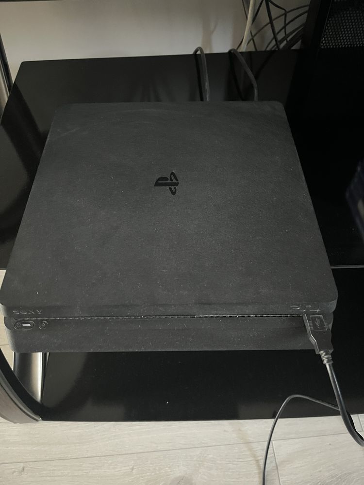Продается PlayStation 4