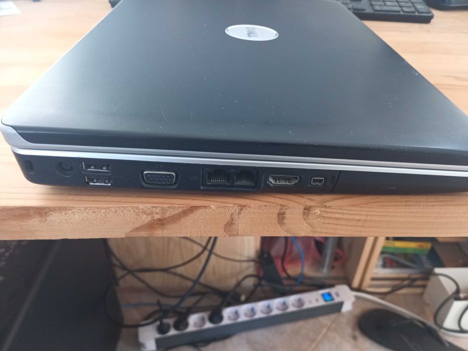 лаптоп DELL Inspiron 1525