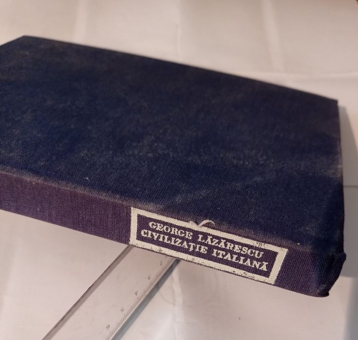 Vând/Schimb patru cărți.