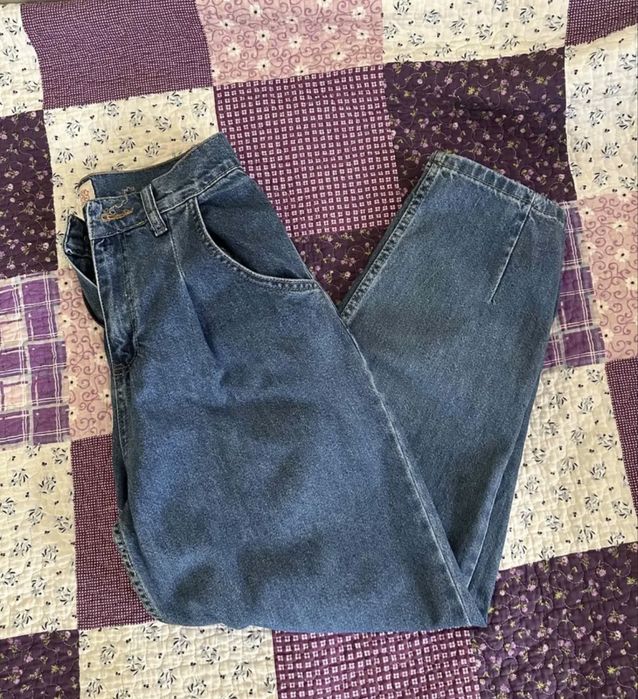 Продам женские джинсы