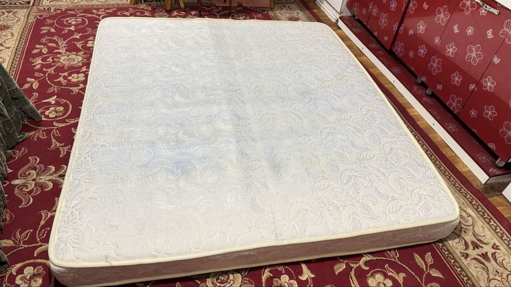 Матрас б/у  1.80 на 2 метра, толщина 23см